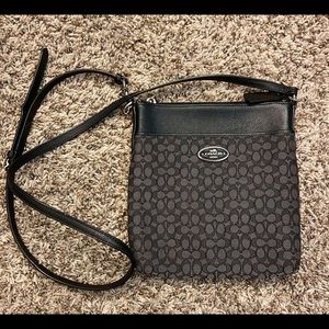 Coach shoulder bag in great condition!